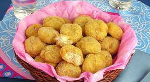 Bolinho de cebola caramelizada e queijo: faça a porção saborosa