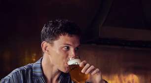 Tom Holland lança cerveja sem álcool dois anos depois de estar sóbrio