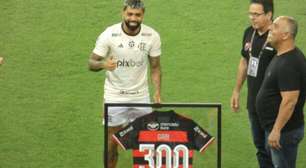 Gabigol é homenageado pelo Flamengo por atingir 300 jogos pelo clube