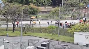 Brigas entre arruaceiros de Flamengo e Corinthians mancham o clássico