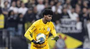 Hugo Souza curte vídeo com provocação ao Corinthians