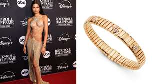 Zendaya brilha ao apostar em look inspirado em Cher com joias da Bvlgari