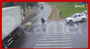 Motociclista salta de moto para não ser atropelado por caminhão no Paraná