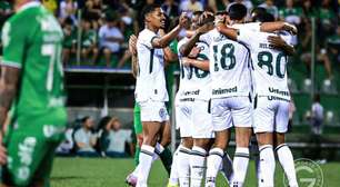 Goiás vence bem fora de casa e mantém Chapecoense perto do Z4