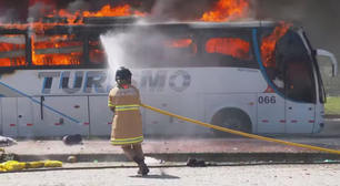 Confusão com torcedores do Peñarol tem saques, vandalismo, confronto com PM e ônibus incendiado; veja