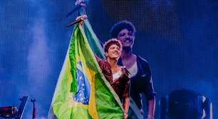 Bruno Mars emociona público com homenagem à Marília Mendonça em Brasília