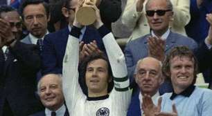 Bola de Ouro homenageia Franz Beckenbauer