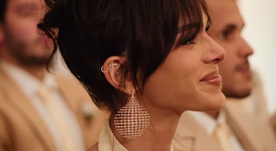 Marquezine é madrinha de casamento com look amarelo-manteiga