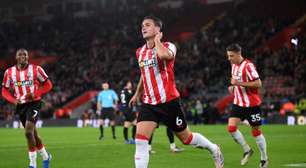 Southampton vence Stoke City e vai às quartas da Copa da Liga Inglesa