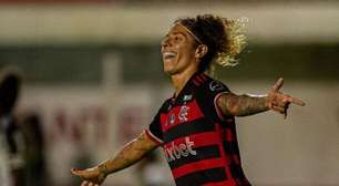 Flamengo anuncia renovação de contrato com a atacante Cristiane