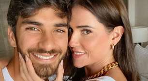 Assumidos! Ex-marido de Deborah Secco, Hugo Moura, enche a nova namorada de beijos; veja