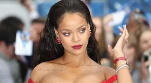 Rihanna brinca sobre 'roubar' passaporte do filho: 'Votem, porque não posso'