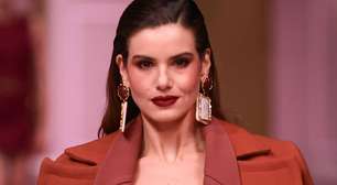 Camila Queiroz arrasa em desfile de moda e esbanja elegância