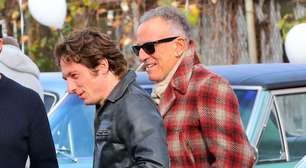 Bruce Springsteen abraça Jeremy Allen White no set de cinebiografia; veja