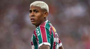 Motorista acusa John Kennedy, do Fluminense, de provocar batida de carro