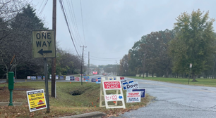 Muita chuva, clima tenso e poucas palavras dos eleitores: como foi o dia de votação nas Carolinas, nos Estados Unidos