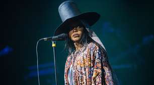 Erykah Badu passeia por sucessos da carreira apresentação eletrizante