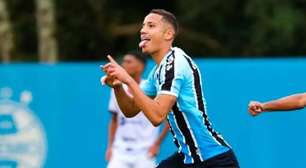 Cristaldo, Du Queiroz, Gustavo Martins, João Pedro, Pavón, Pepê, Reinaldo, Rodrigo Ely, Soteldo e Villasanti: os jogadores do Grêmio com mais acertos em bolas longas por jogo no Brasileirão