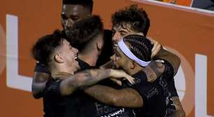 Corinthians vira para cima do Vitória e vence a quarta seguida no Brasileirão