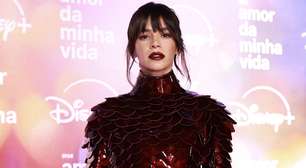 Bruna Marquezine arrasa com vestido vermelho em evento