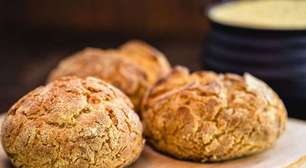 Broa de fubá com queijo: faça o docinho em menos de uma hora