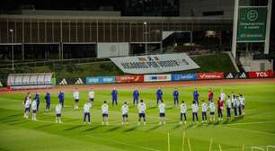 Espanha faz treino aberto em homenagem às vítimas da enchente