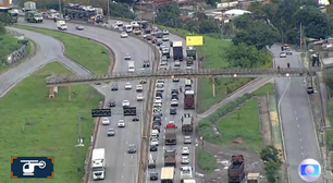 Pombo atinge helicóptero da TV Globo ao vivo durante jornal em Belo Horizonte