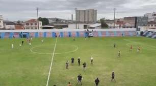 Jogo da Quarta Divisão do Rio tem invasão de campo e homem armado