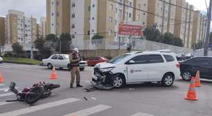 A caminho do trabalho, motociclista morre após batida frontal contra carro da Prefeitura de Curitiba