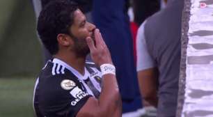 Hulk reage xingamentos dos torcedores do Flamengo e manda beijinhos