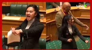 Deputados Maori usam dança haka para interromper votação de projeto de lei