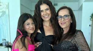 Mariana Aydar festeja vitória no Grammy com a mãe, Bia Aydar, e a filha, Brisa