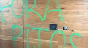 Vídeo: Piqué tem casa vandalizada em meio a protestos na Catalunha