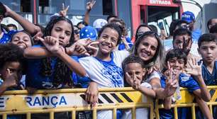 Torcida do Cruzeiro marca presença no "aerozêro" antes de final da Sula