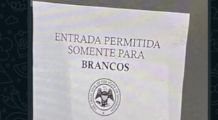 Estudantes de Direito fixam cartaz com frase 'somente para brancos' para simular segregação racial; colegas afirmam racismo