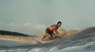 Gabriel Medina surfa pela primeira vez nas ondas da Pororoca