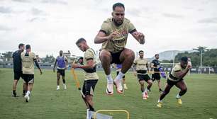 Vai ser titular? Atacante do Vitória retorna de suspensão e reforça o time contra o Botafogo