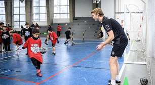 Bayer Leverkusen promove dia especial de futebol com alunos de escola paulista