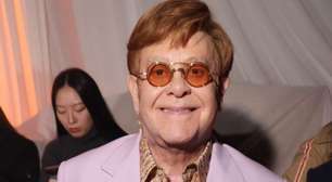 Elton John revela estar cego de um olho após grave problema de saúde: 'Não consigo'