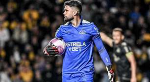 Gustavo, goleiro do Criciúma, tem sido decisivo contra times cariocas