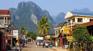 A ascensão e queda de Vang Vieng, a cidade do Laos famosa por suas festas, onde turistas morreram envenenados