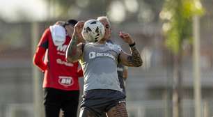 Tensão entre Deyverson e Vargas marca treino do Atlético-MG antes da final