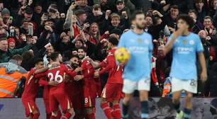 Liverpool domina City, vence e segue líder