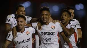 Com dois gols de Alerrandro, Vitória vence o Fortaleza e se garante na Série A