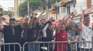 Policiais e torcedores estão na sede do Corinthians para acompanhar votação de impeachment