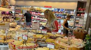 Rainha da noite de São Paulo é flagradaspaceman cassino sinaissupermercado das celebridades