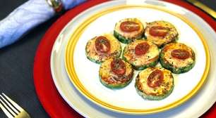 Mini pizzas de abobrinha com tomate cereja, leves e low carb