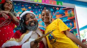 Papai Noel já chegou a duas favelas cariocas. E ele é preto