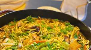 Yakisoba: receita oriental, rápida, com frango e vegetais