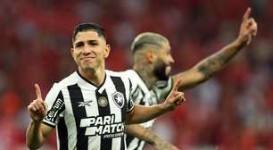 Botafogo vence o Internacional e fica a um empate do título brasileiro